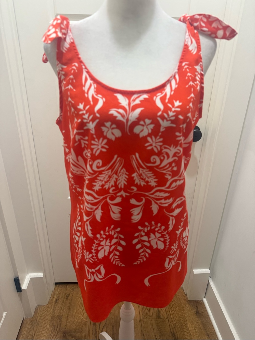 CAbi. Modern Mosaic Sleeveless Blouse. Red/Orange & White. Size Medium.